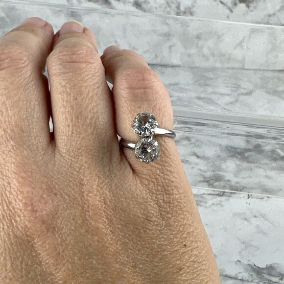 Vintage Sterling Silver Double Solitaire Cubic Zirconia Ring Size 6 - Picture 6 of 6